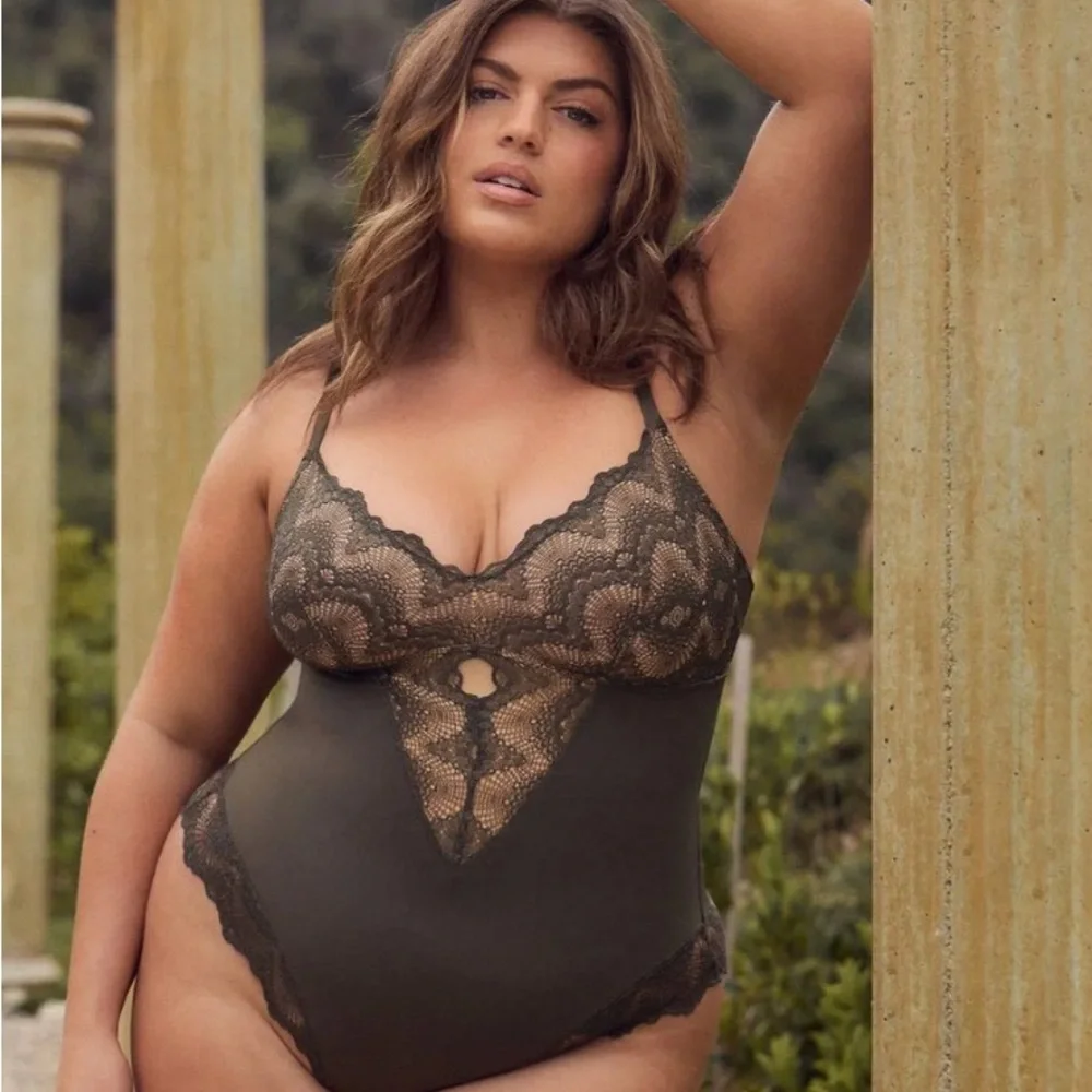 Pinsy Sculpting Lace Shapewear Bodysuit - Picture 4 of 7